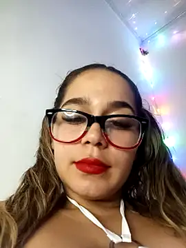 LaurenWelly  online show from 25, 1, 2025