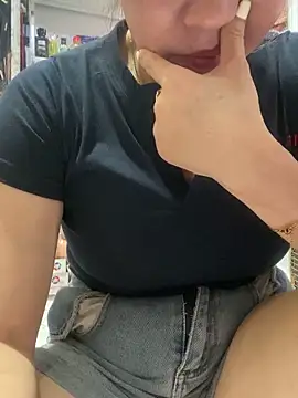 Snapshot of Cesywet chatting on 21, 9, 2025 Cesywet online show from 21, 9, 2025