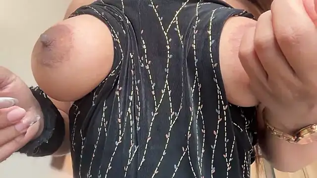 Snapshot of Hotty-Sana chatting on 12, 4, 2026 Hotty-Sana online show from 12, 4, 2026