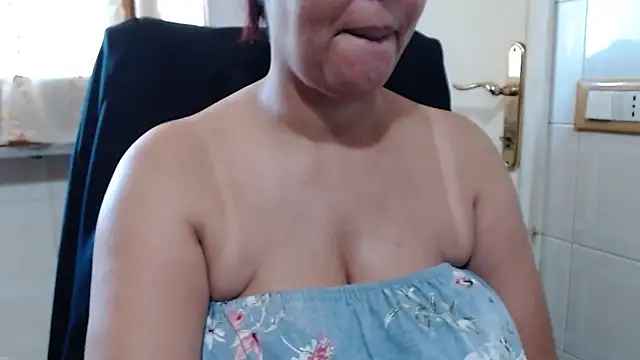 Snapshot of Foxlady2271 chatting on 31, 5, 2026 Foxlady2271 online show from 31, 5, 2026