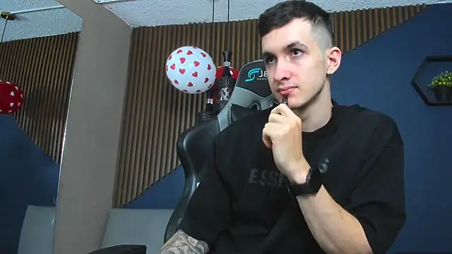 JacksonOlsenn online show from 21, 2, 2025