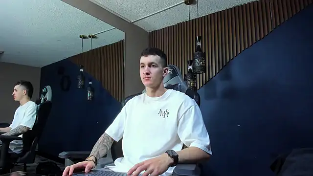 JacksonOlsenn online show from 24, 2, 2025