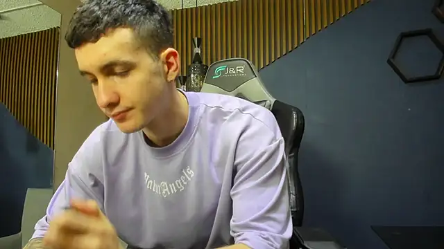 JacksonOlsenn online show from 4, 3, 2025