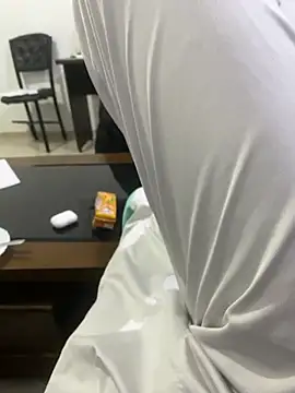 Snapshot of alex-riadh chatting on 12, 1, 2025 alex-riadh online show from 12, 1, 2025