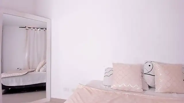 Snapshot of NickyBrown_ chatting on 27, 11, 2025 NickyBrown online show from 27, 11, 2025