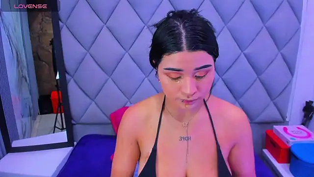 venusowen  online show from 13, 11, 2025