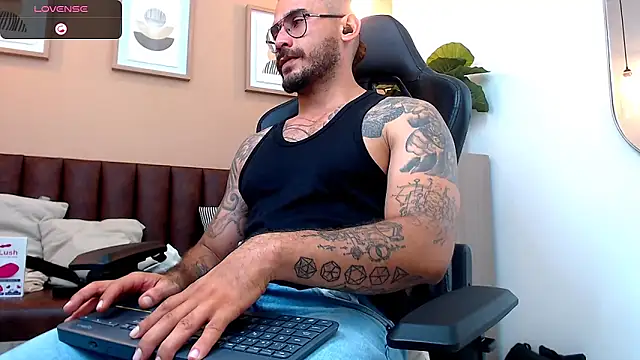 Snapshot of hanz_col chatting on 6, 12, 2024 hanz col online show from 6, 12, 2024