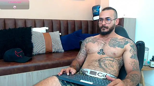 Snapshot of hanz_col chatting on 12, 3, 2025 hanz col online show from 12, 3, 2025