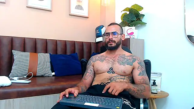 Snapshot of hanz_col chatting on 18, 3, 2025 hanz col online show from 18, 3, 2025