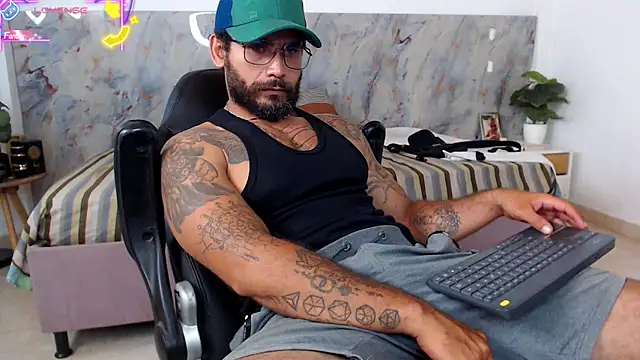 Snapshot of hanz_col chatting on 21, 4, 2026 hanz col online show from 21, 4, 2026