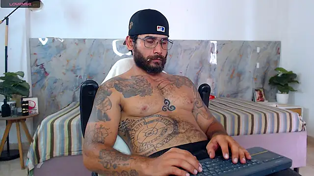 Snapshot of hanz_col chatting on 6, 5, 2026 hanz col online show from 6, 5, 2026