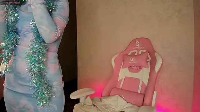 Snapshot of Kira_yoon chatting on 31, 12, 2024 Kira yoon online show from 31, 12, 2024