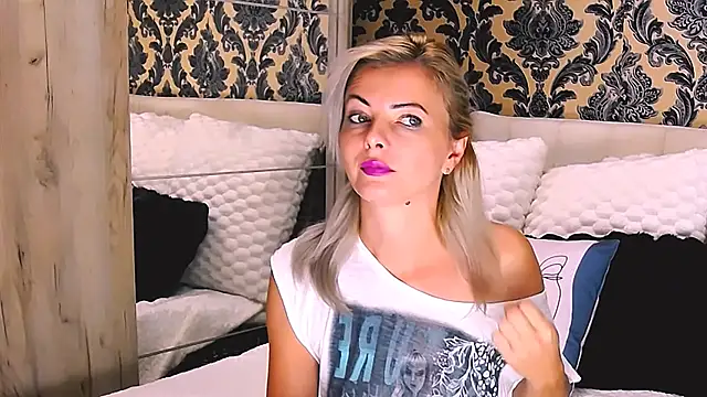 Snapshot of Aly_girl1 chatting on 9, 9, 2025 Aly girl1 online show from 9, 9, 2025