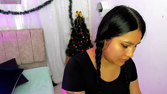 Little Ivy online show from 21, 12, 2024