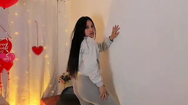 Little Ivy online show from 17, 2, 2025