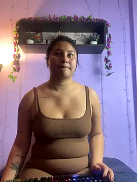 Little Ivy online show from 27, 11, 2025