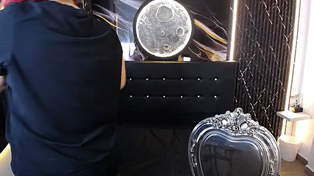 Bruja  Scarlata online show from 7, 11, 2025