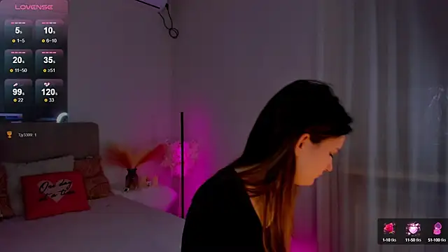 Laura Leee online show from 1, 2, 2025