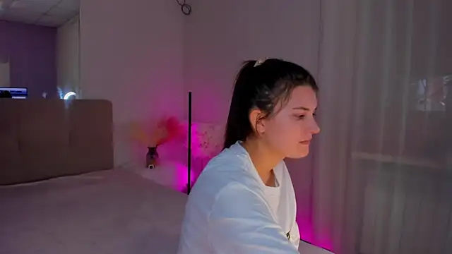 Laura Leee online show from 11, 3, 2025