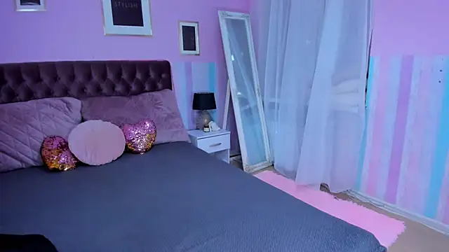 Laura Leee online show from 13, 3, 2025