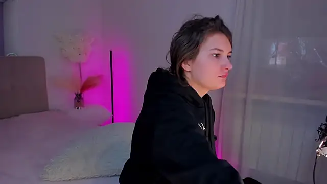 Laura Leee online show from 21, 3, 2025