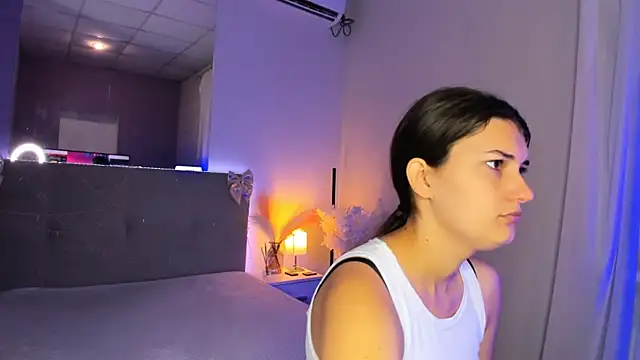Laura Leee online show from 7, 7, 2026