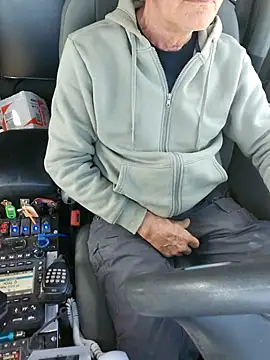 Snapshot of vanscr1 chatting on 5, 3, 2025 vanscr1 online show from 5, 3, 2025