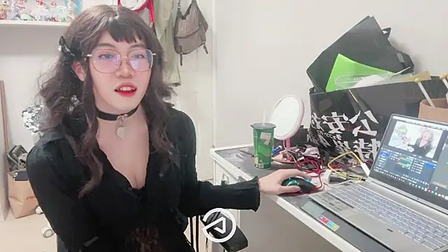 Snapshot of yahanr chatting on 2, 10, 2025 yahanr online show from 2, 10, 2025