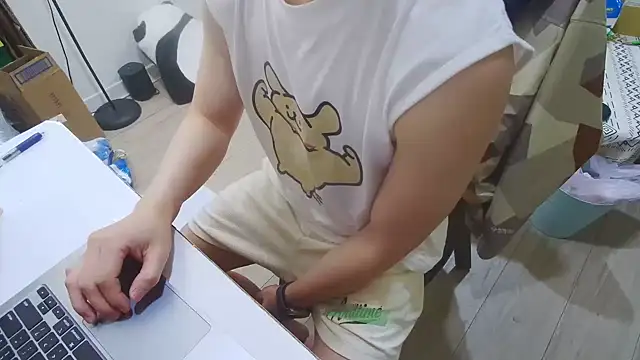 Snapshot of AnthroTw chatting on 29, 9, 2025 AnthroTw online show from 29, 9, 2025