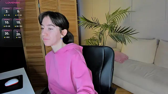 Belle Via online show from 28, 2, 2025