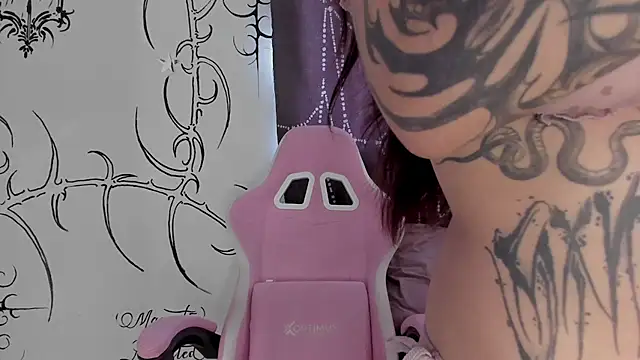 Snapshot of AlyRoses chatting on 1, 7, 2026 AlyRoses online show from 1, 7, 2026