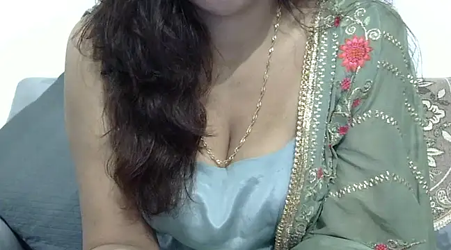 Snapshot of mishi_kaur chatting on 5, 12, 2024 mishi kaur online show from 5, 12, 2024