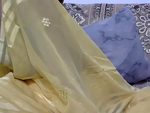 Snapshot of mishi_kaur chatting on 19, 12, 2024 mishi kaur online show from 19, 12, 2024