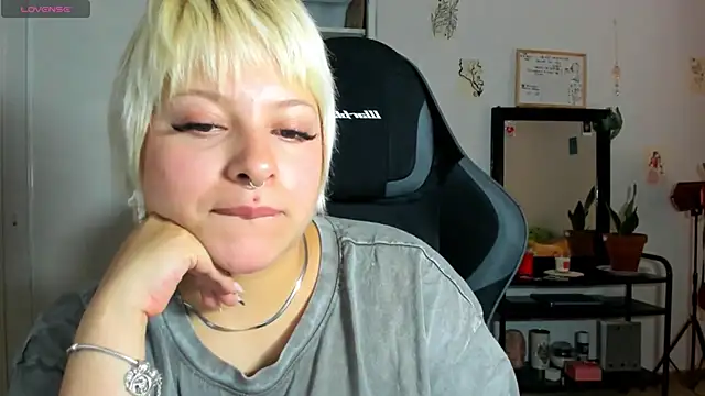 Snapshot of sammymoon chatting on 7, 7, 2026 sammymoon online show from 7, 7, 2026
