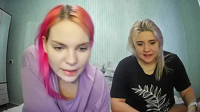 Snapshot of ChrisGirls chatting on 11, 1, 2025 ChrisGirls online show from 11, 1, 2025