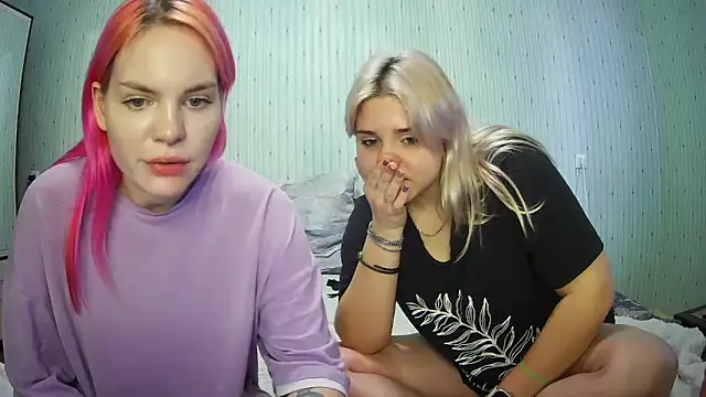 Snapshot of ChrisGirls chatting on 11, 1, 2025 ChrisGirls online show from 11, 1, 2025