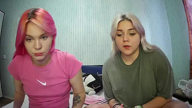 Snapshot of ChrisGirls chatting on 12, 1, 2025 ChrisGirls online show from 12, 1, 2025