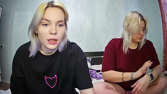 Snapshot of ChrisGirls chatting on 20, 1, 2025 ChrisGirls online show from 20, 1, 2025