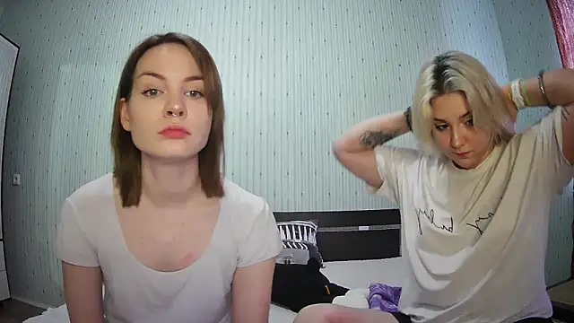 Snapshot of ChrisGirls chatting on 2, 2, 2025 ChrisGirls online show from 2, 2, 2025