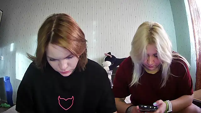 Snapshot of ChrisGirls chatting on 6, 3, 2025 ChrisGirls online show from 6, 3, 2025