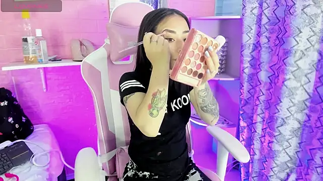 hanna  azumi online show from 24, 4, 2026