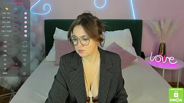 TiffanyWills online show from 10, 12, 2024