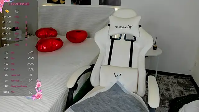 TiffanyWills online show from 20, 2, 2025