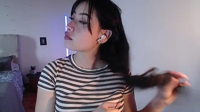 Emilyswan04 online show from 13, 1, 2025