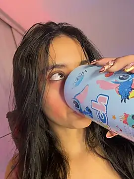 Laura fernandezII online show from 7, 11, 2025