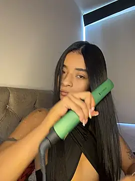 Laura fernandezII online show from 3, 12, 2025