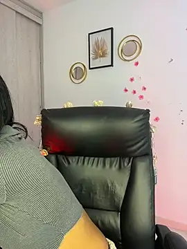 Laura fernandezII online show from 28, 5, 2026