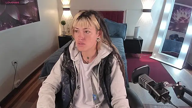  sharlotte777 online show from 24, 1, 2025