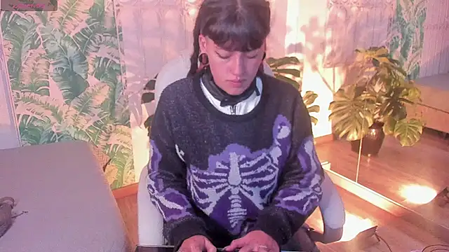 Snapshot of _sharlotte777 chatting on 18, 12, 2025 sharlotte777 online show from 18, 12, 2025