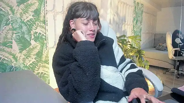 Snapshot of _sharlotte777 chatting on 19, 12, 2025 sharlotte777 online show from 19, 12, 2025